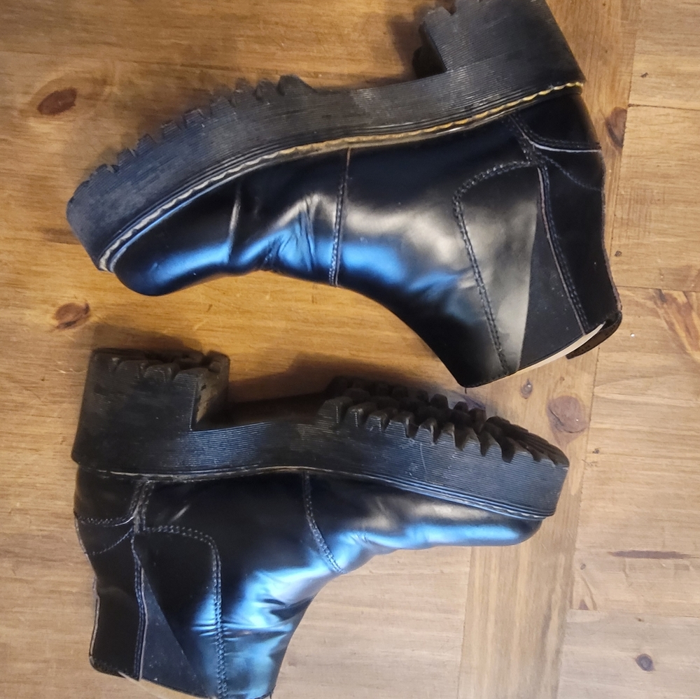 Dr. Martens Rometty II size 8